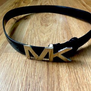 Michael Kor’s women’s s/m black leather belt